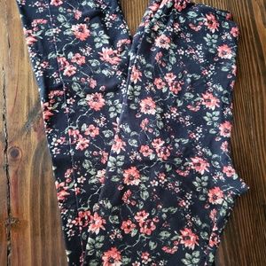Gorgeous vintage LLR black floral leggings, new!